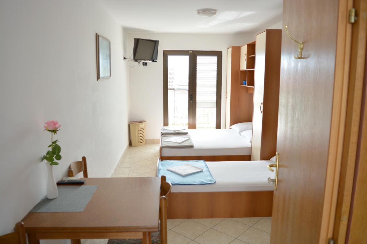Apartments Marinko Промайна Екстериор снимка